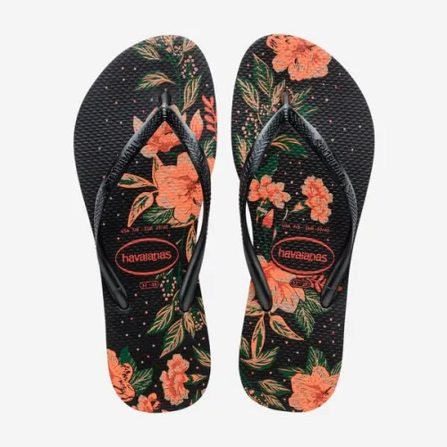 A Havaianas bestseller. A slim, elegant model with a narrower feminine shape. A timeless style for the summer which sides into a