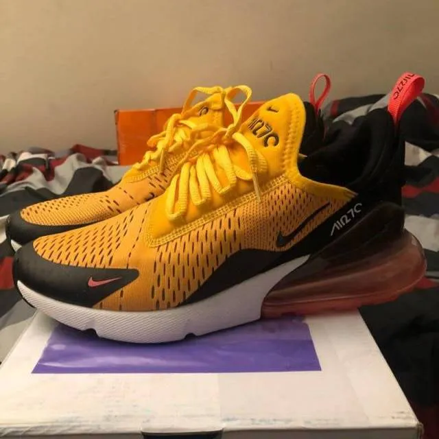 Nike air max 270 black university gold