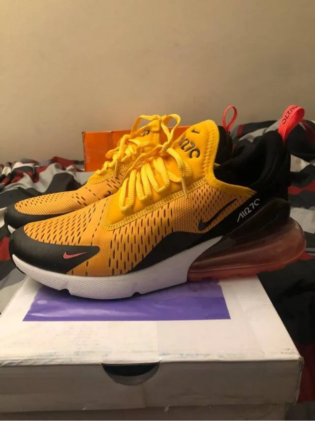 Nike air max 270 black university gold