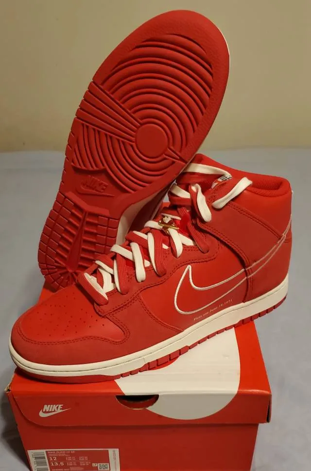 Nike dunk high first use university red