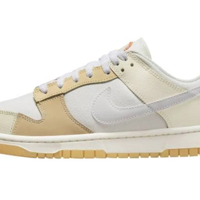 Nike dunk low white sanddrift