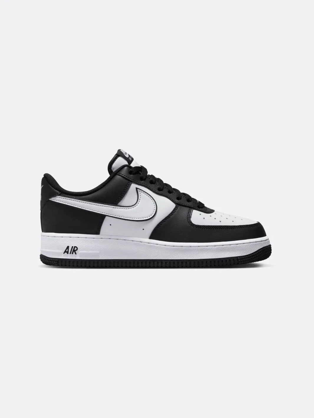 Nike - Men - Air Force 1 '07 - Black/White