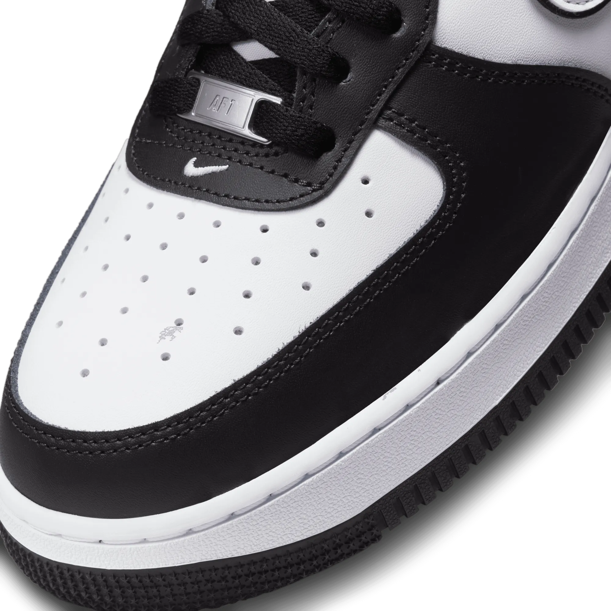 Nike - Men - Air Force 1 '07 - Black/White